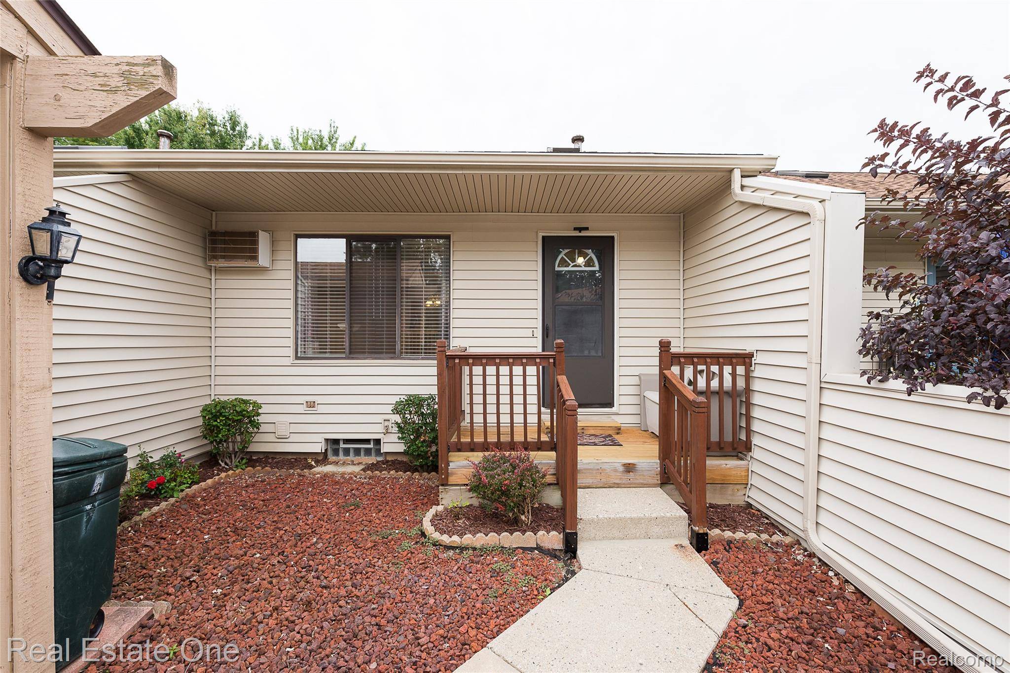 25107 Hamilton CT #4, South Lyon, MI 48178