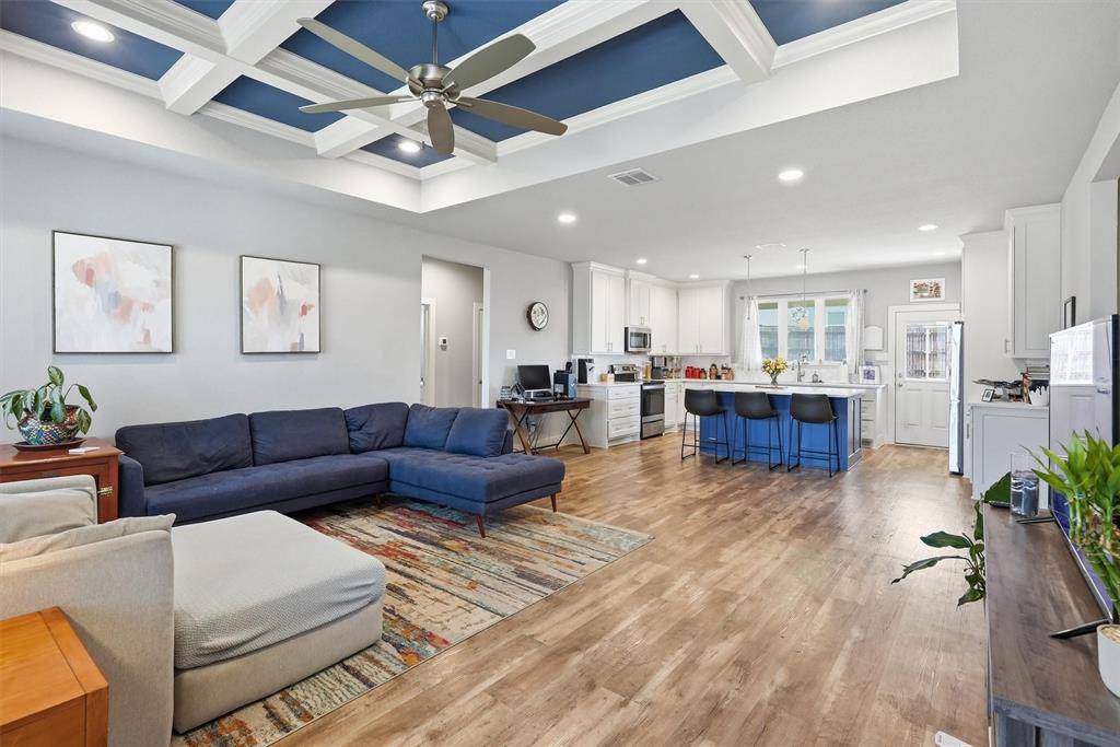 4004 Gallivant Drive, Granbury, TX 76049