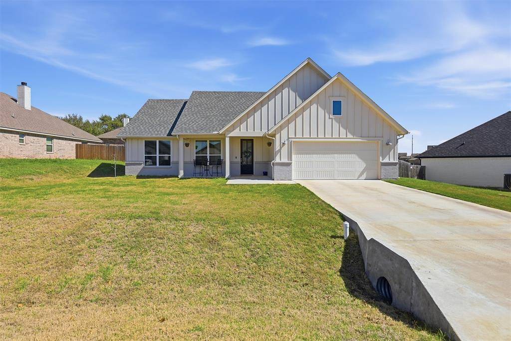 4004 Gallivant Drive, Granbury, TX 76049