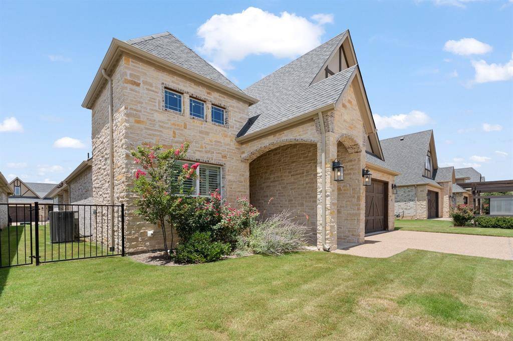 2407 Vineyard Drive, Granbury, TX 76048