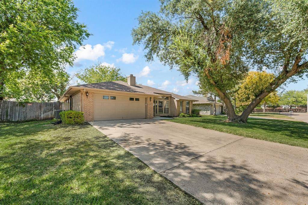 6 Alamosa Drive, Trophy Club, TX 76262