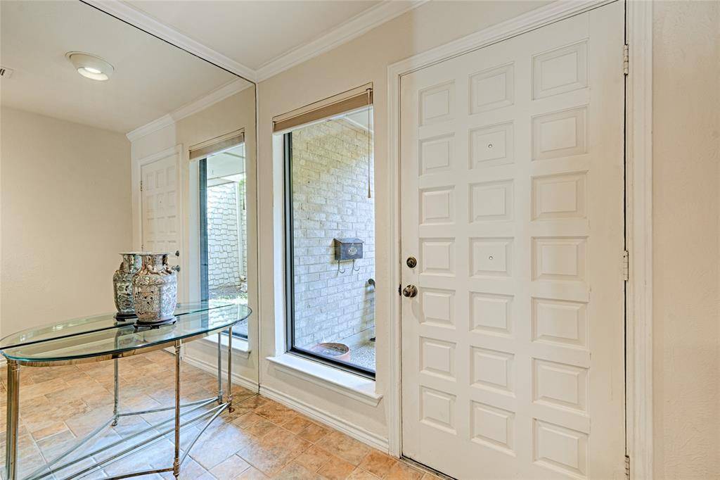 19 Country Lake Drive, Carrollton, TX 75006