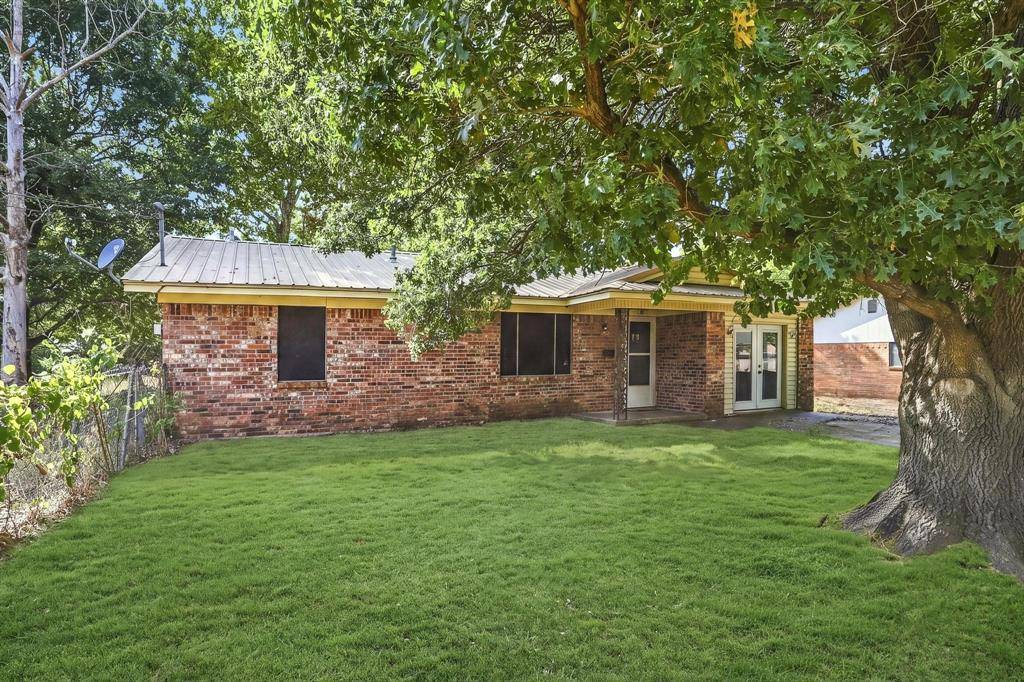 503 N College Street, Whitesboro, TX 76273