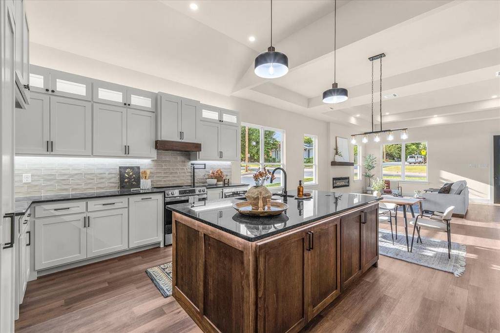 3021 Avenue J, Fort Worth, TX 76105
