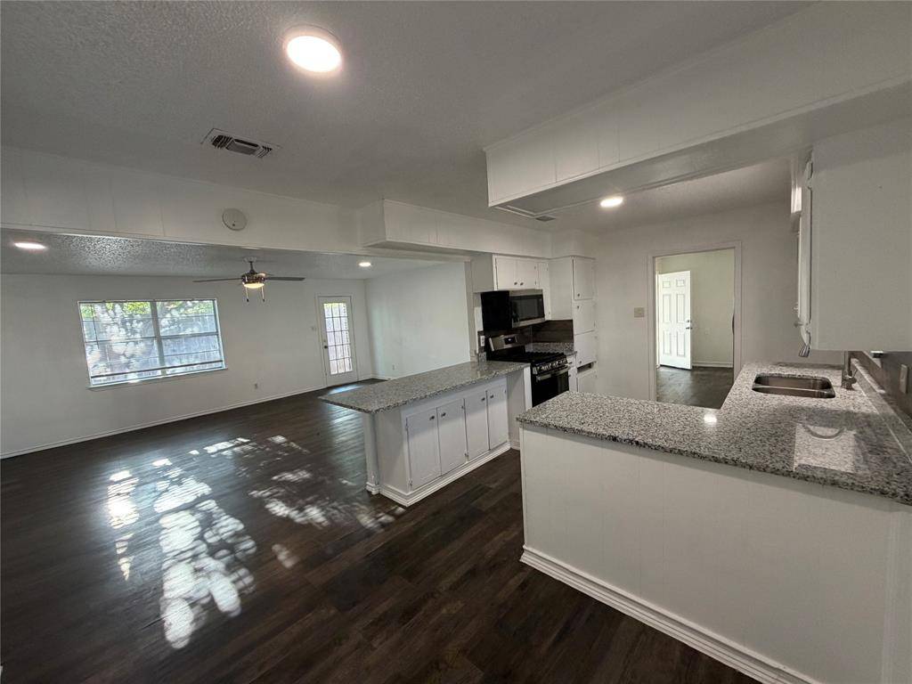 101 5th Street, Forreston, TX 76041