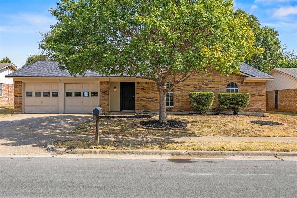 756 NW Charlyne Drive, Burleson, TX 76028