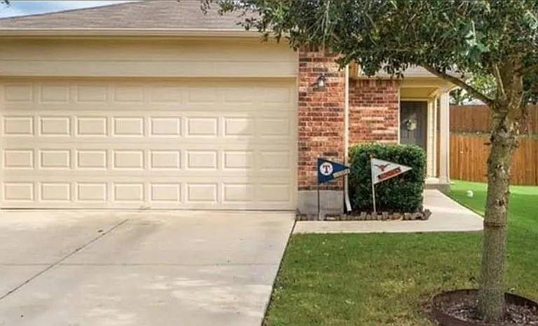 206 Feathergrass Drive, Buda, TX 78610