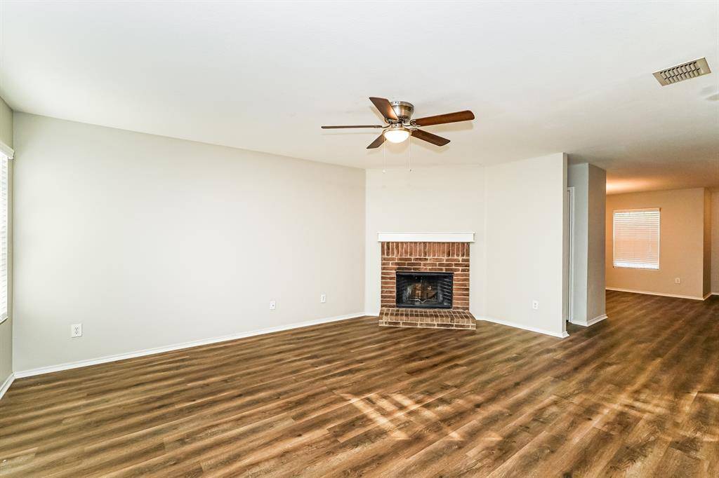 716 Wrigley Drive, Burleson, TX 76028