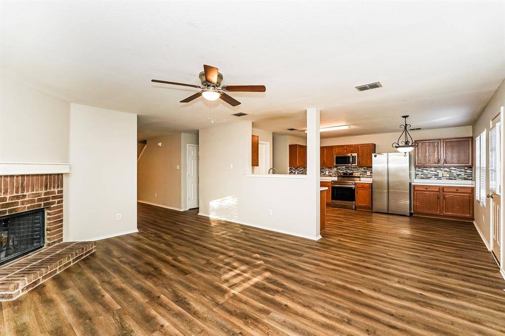 716 Wrigley Drive, Burleson, TX 76028