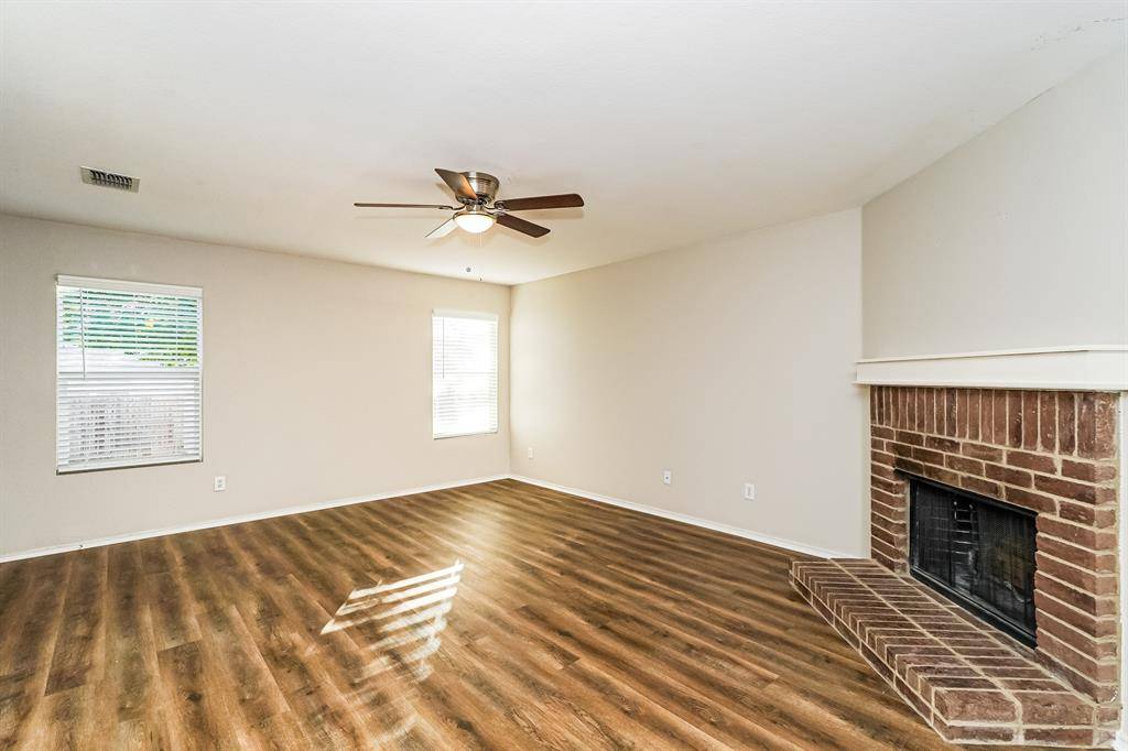 716 Wrigley Drive, Burleson, TX 76028