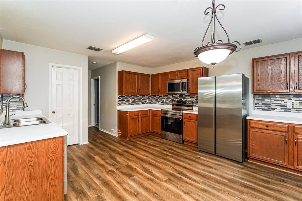 716 Wrigley Drive, Burleson, TX 76028