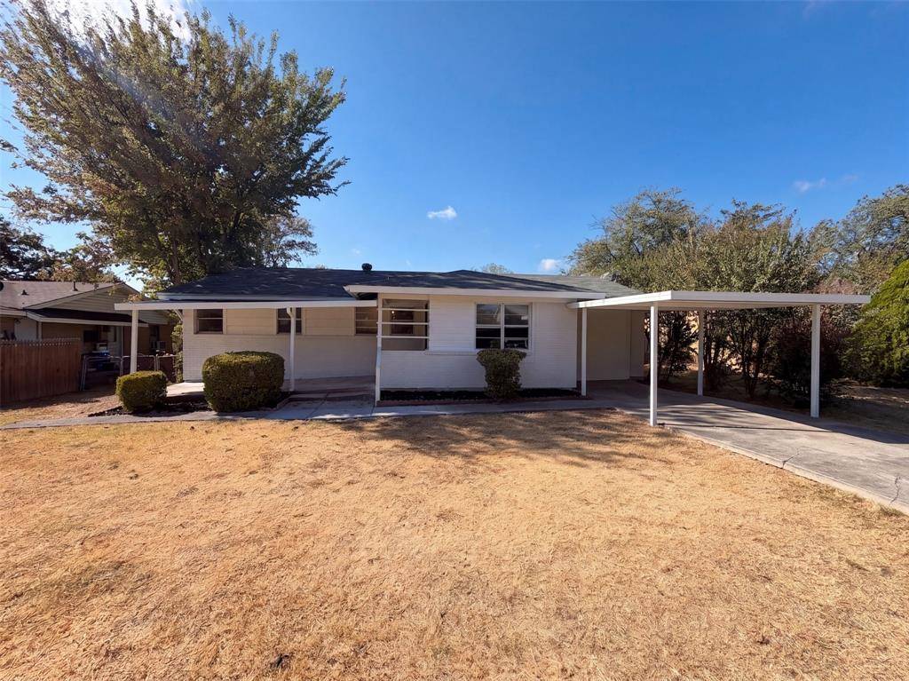 8021 Tumbleweed Trail, White Settlement, TX 76108