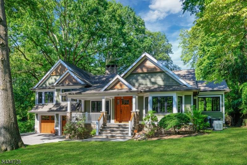 11 Crystal Rd, Mountain Lakes Boro, NJ 07046