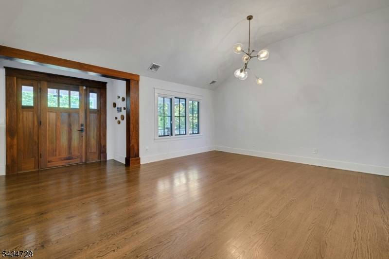 11 Crystal Rd, Mountain Lakes Boro, NJ 07046