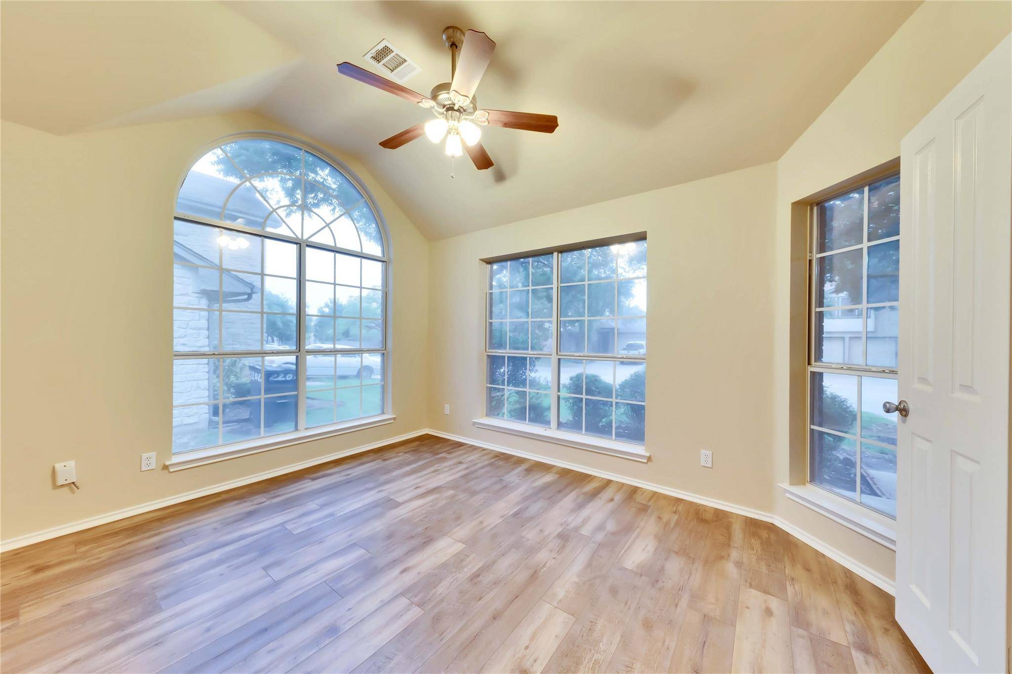 2204 Grove DR, Round Rock, TX 78681