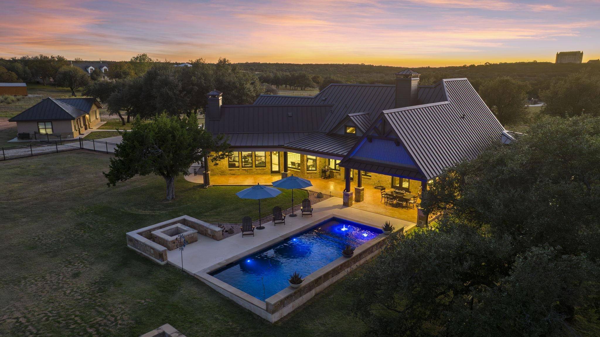 901 Crown Ln, Burnet, TX 78611