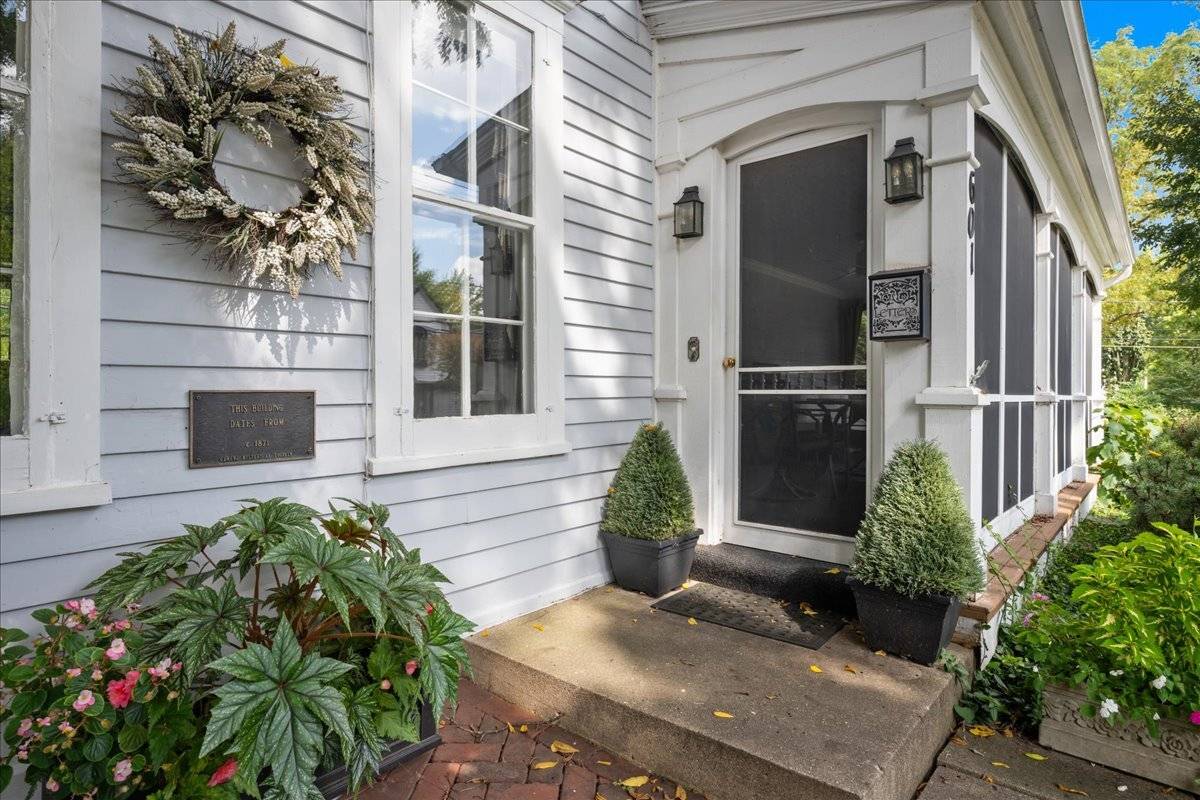 601 South ST, Geneva, IL 60134