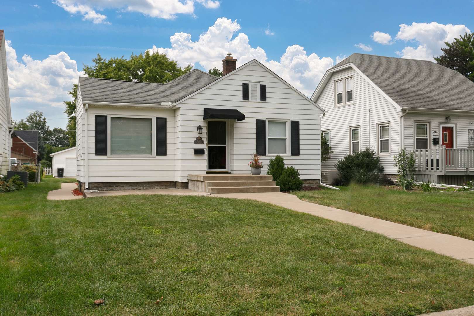 2349 30th ST, Moline, IL 61265