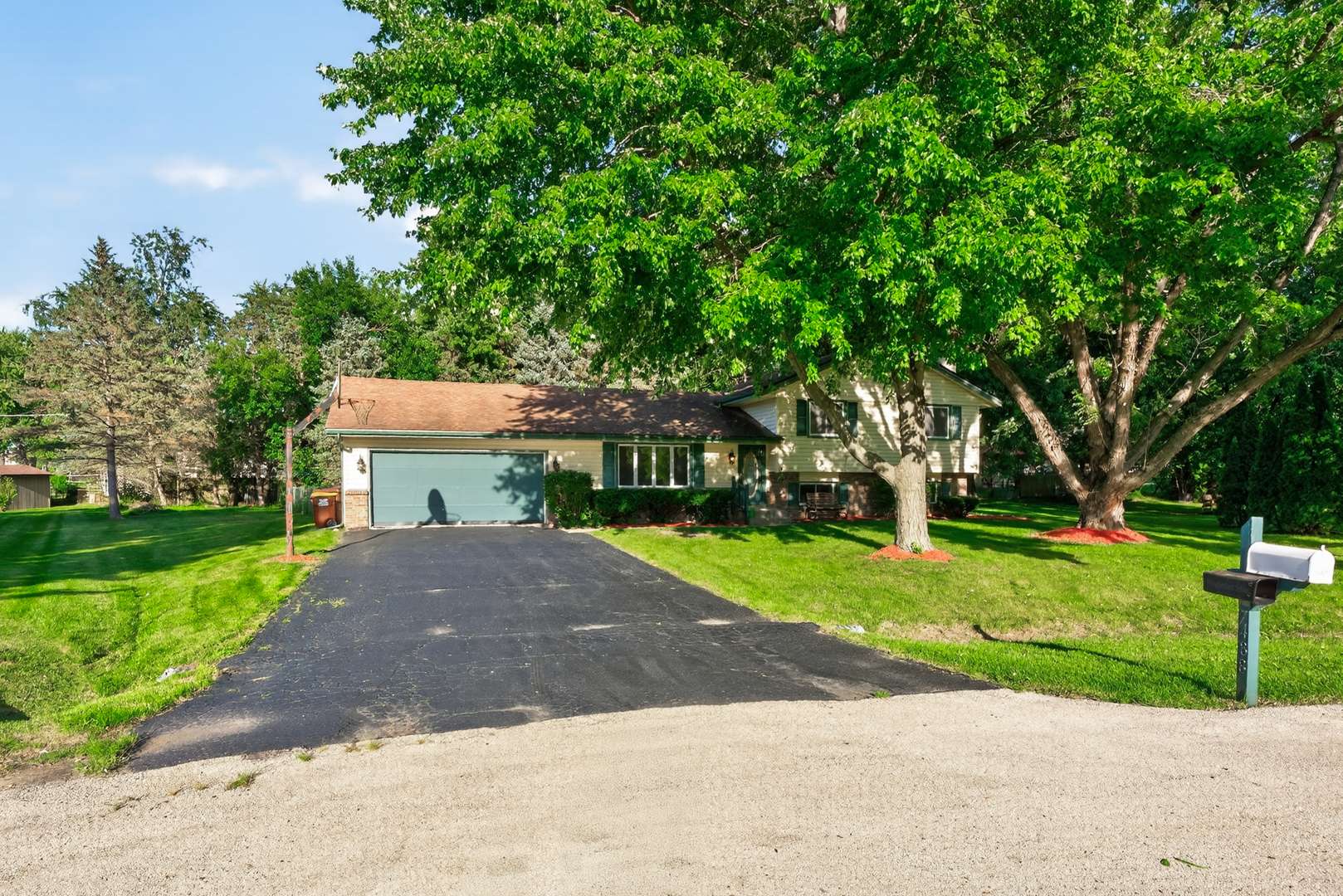 7488 Gnarl Tree CT, Cherry Valley, IL 61016