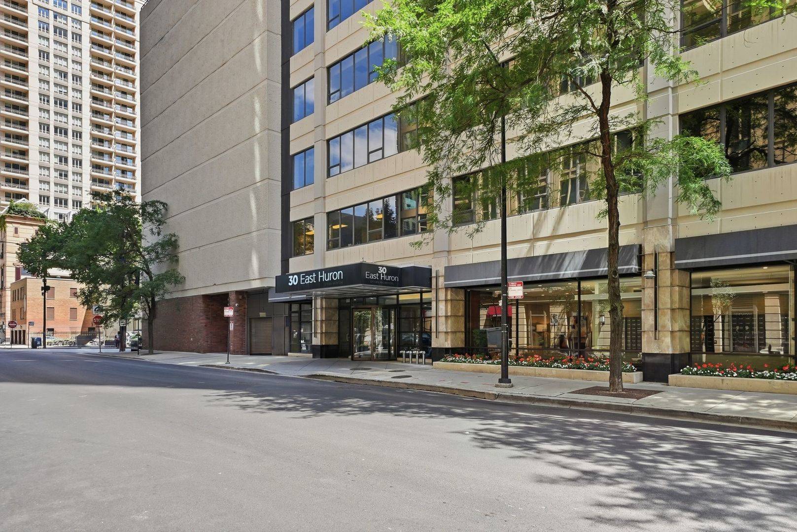 30 E HURON ST #5605, Chicago, IL 60611