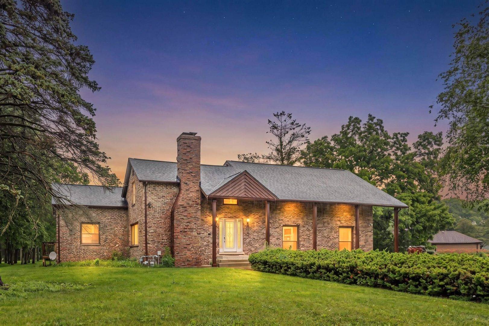 2330 Coach RD, Long Grove, IL 60047