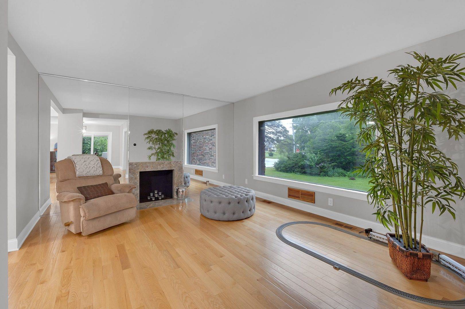2330 Coach RD, Long Grove, IL 60047