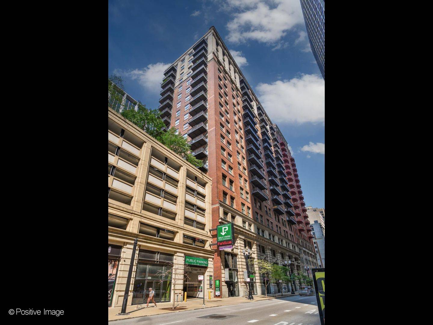 212 W Washington ST #1413, Chicago, IL 60606