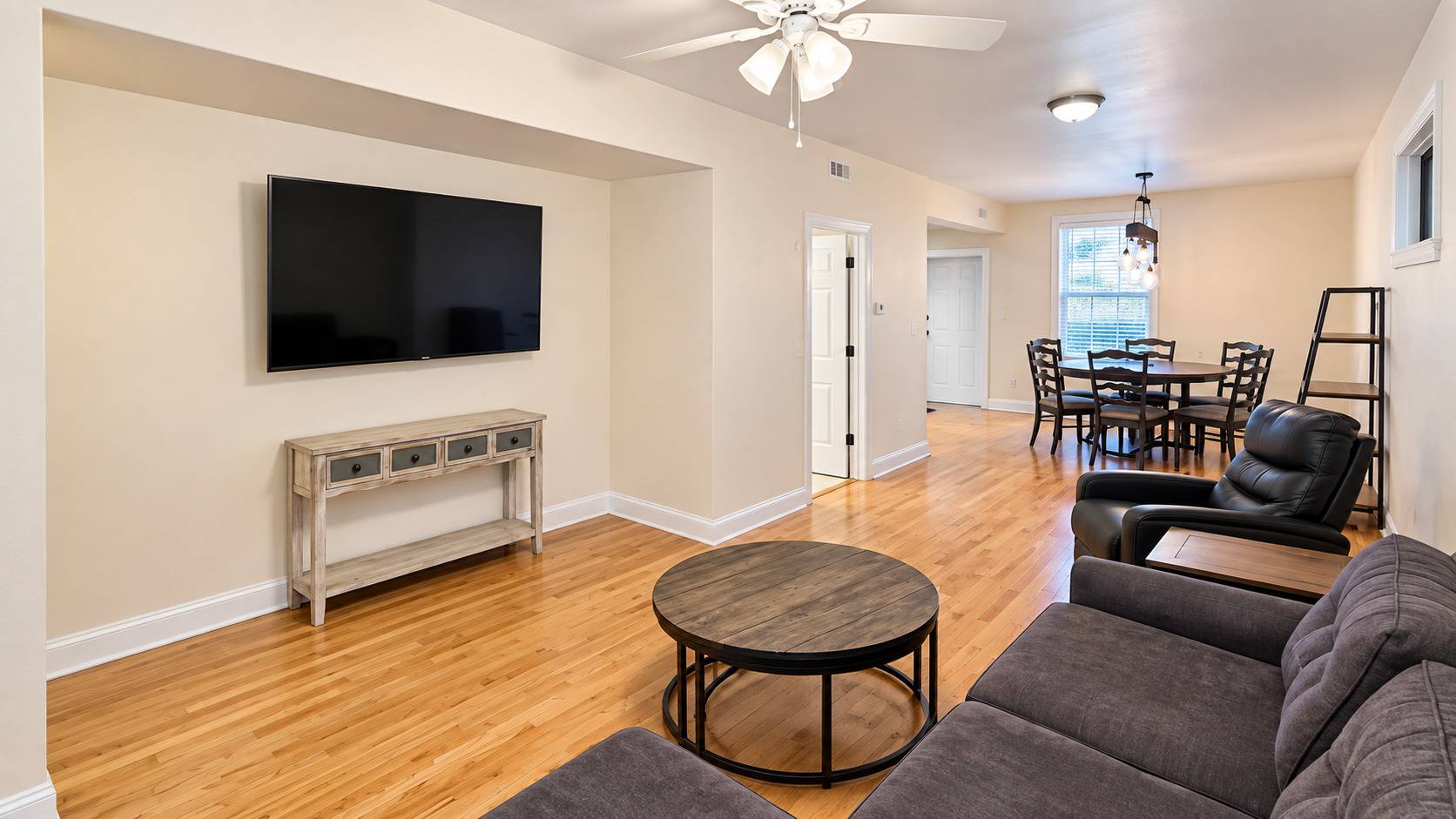 1214 W Belmont AVE #2S, Chicago, IL 60657