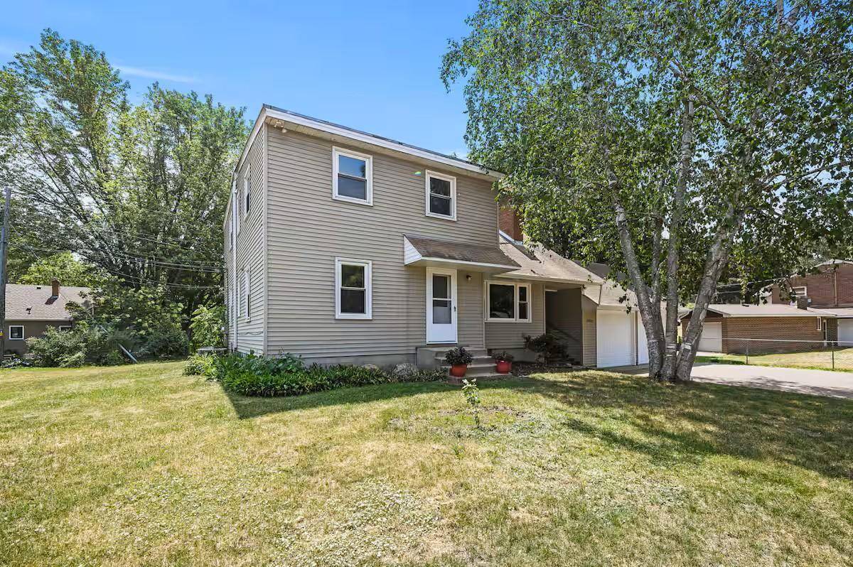 17323 Bay CIR, Minnetonka, MN 55391