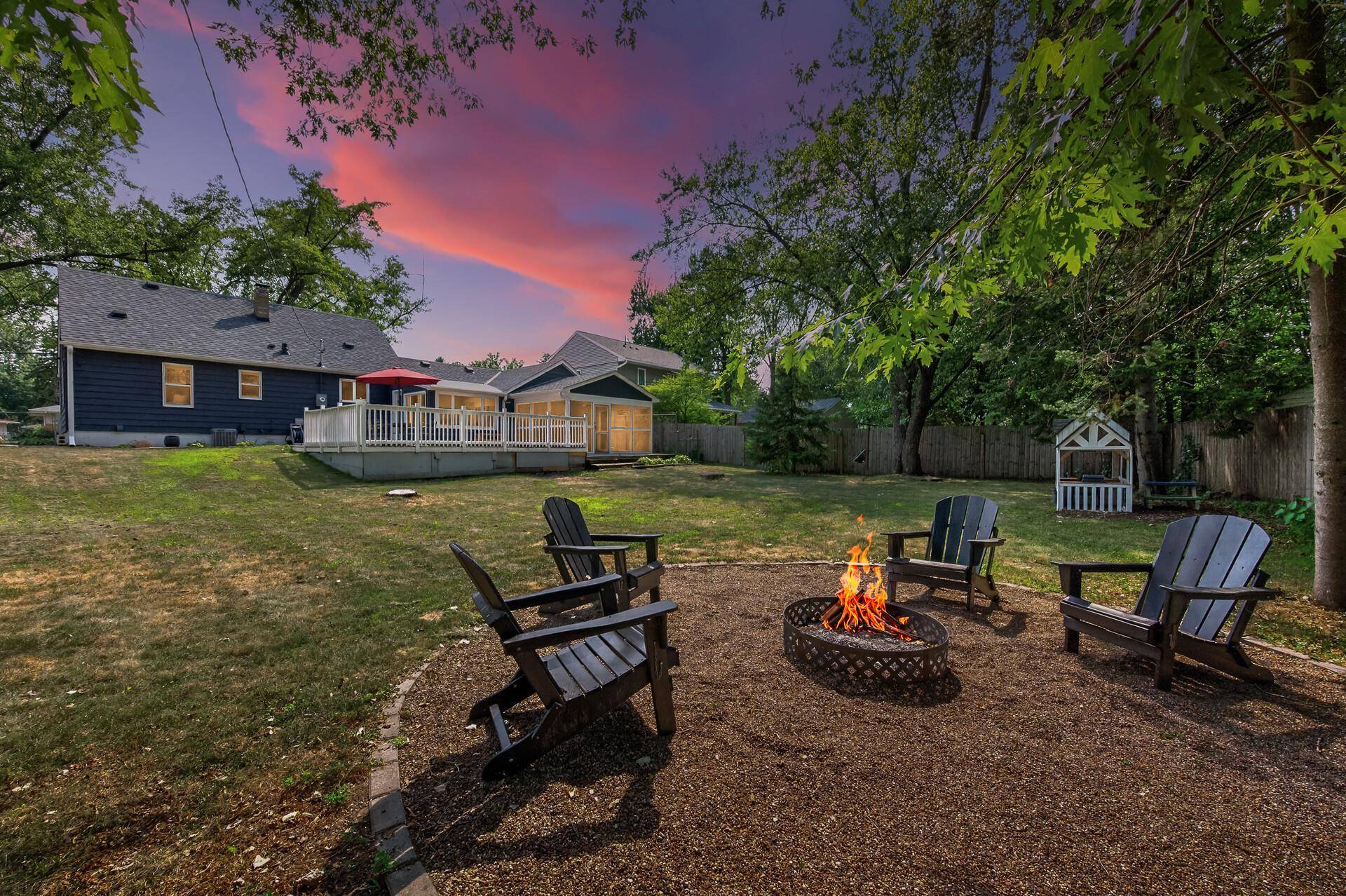 651 County Road B2 W, Roseville, MN 55113