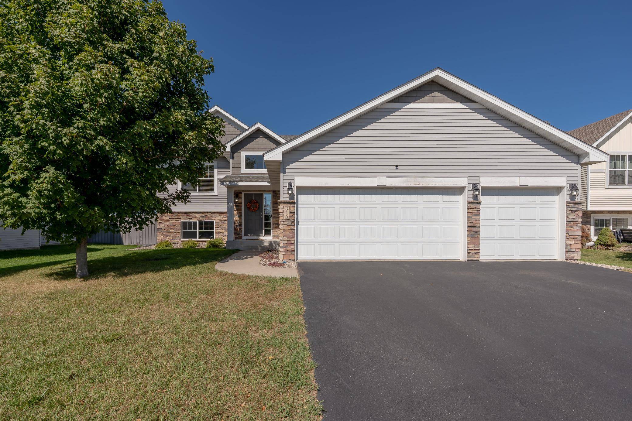 916 Forest Edge DR, Jordan, MN 55352