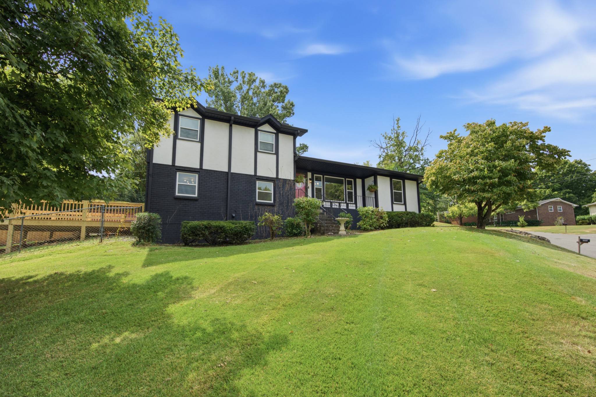 3337 Falls Creek Dr, Nashville, TN 37214