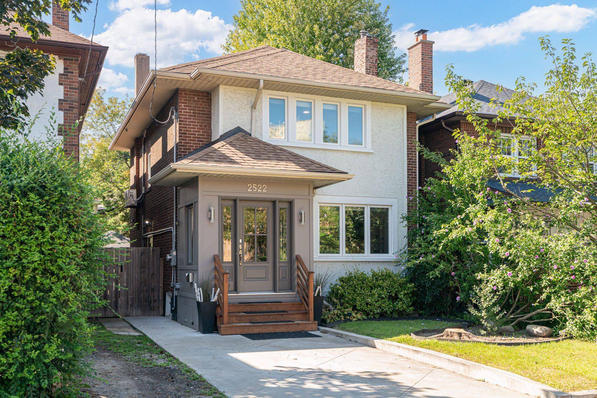 2522 Lake Shore BLVD W, Toronto W06, ON M8V 1E1