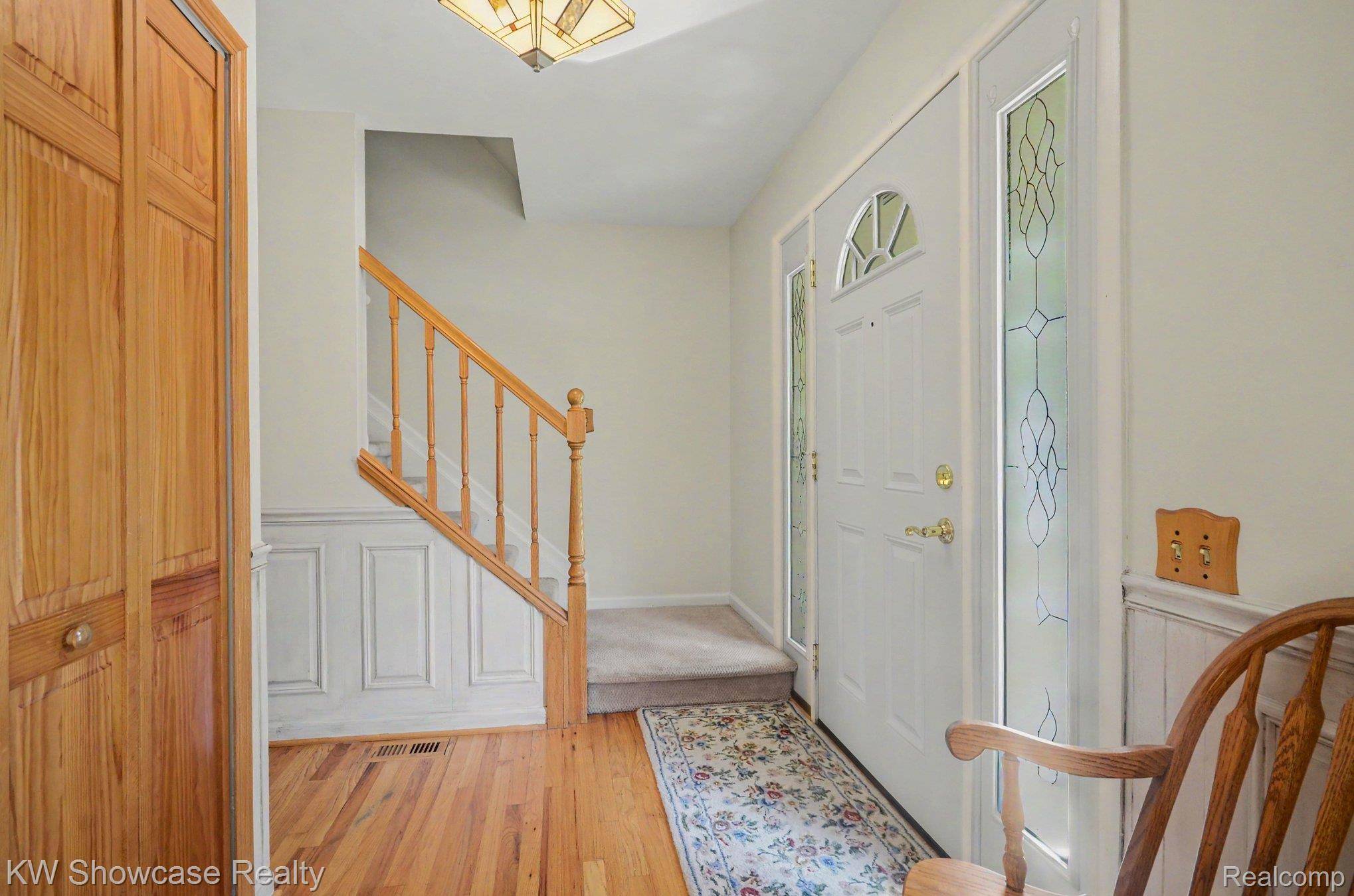 37921 W Meadowhills DR, Farmington Hills, MI 48167