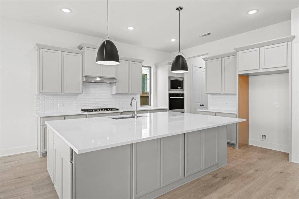 933 Mumms Field Drive, Fort Worth, TX 76247