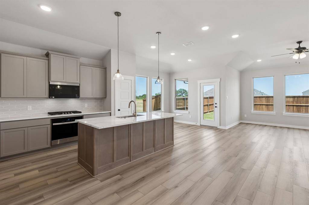 8808 Haste Lane, Aubrey, TX 76227