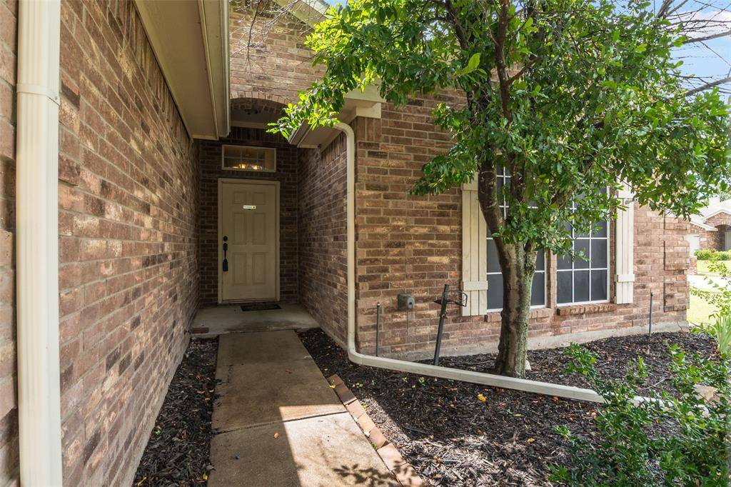 112 Bridlewood Street, Azle, TX 76020