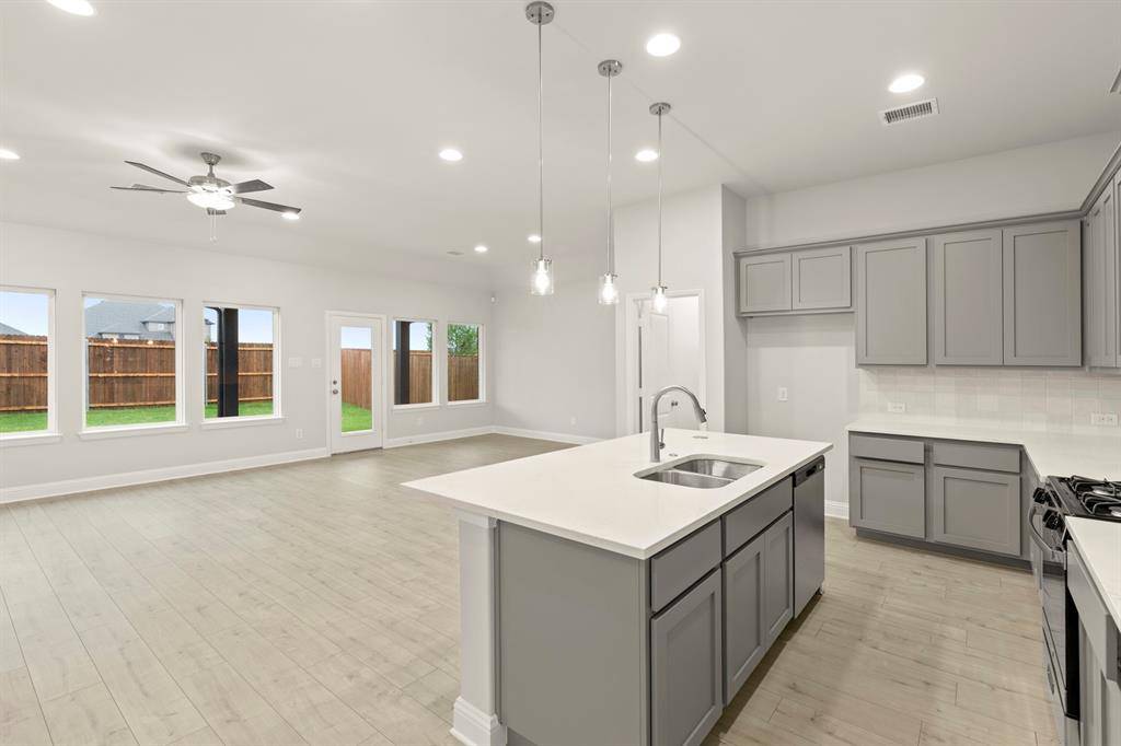 1811 Gleasondale Drive, Forney, TX 75126