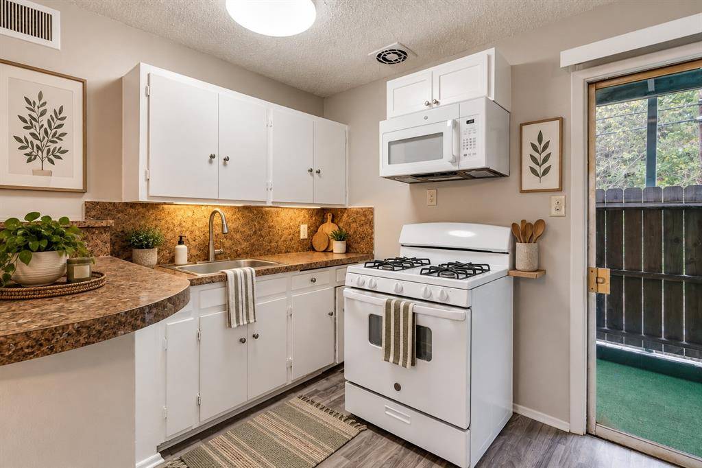 2213 Capri Drive #103, Fort Worth, TX 76114