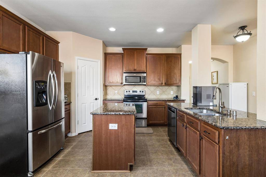 2505 Cain River Drive, Little Elm, TX 75068