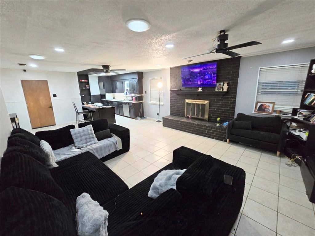 113 S Valley Street, Red Oak, TX 75154