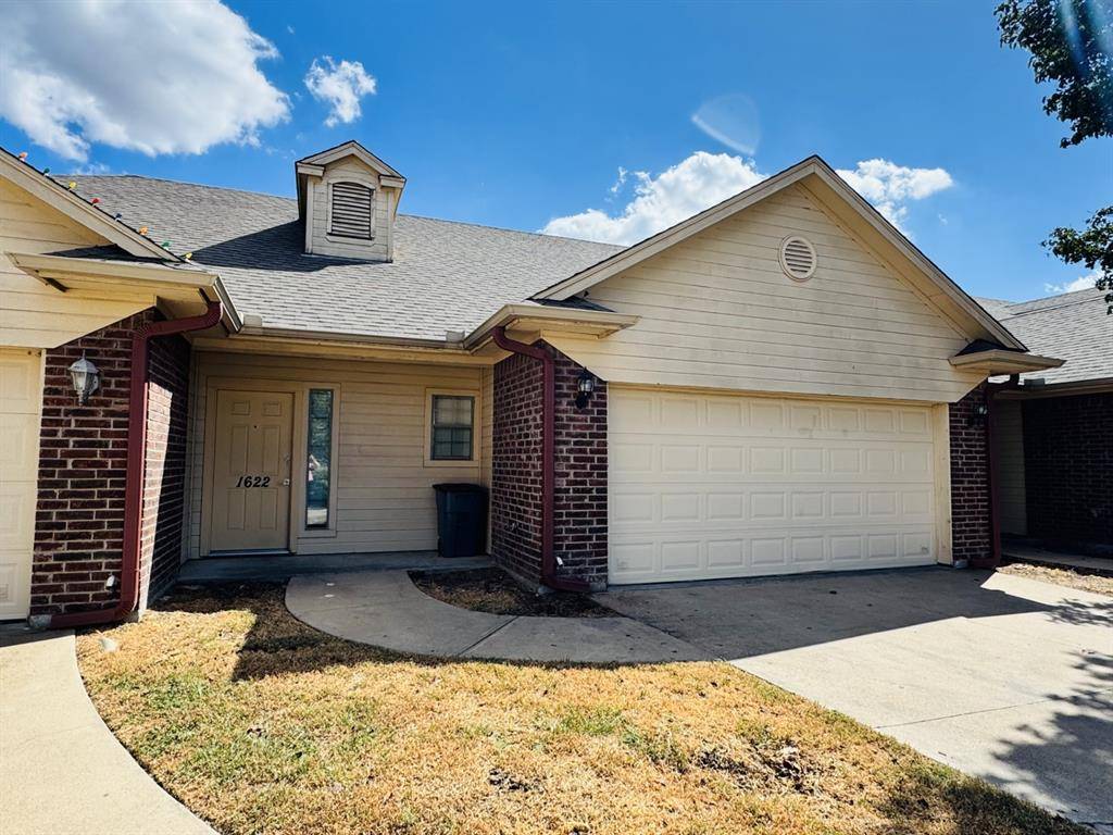 1622 Summer Hill Court, Granbury, TX 76048
