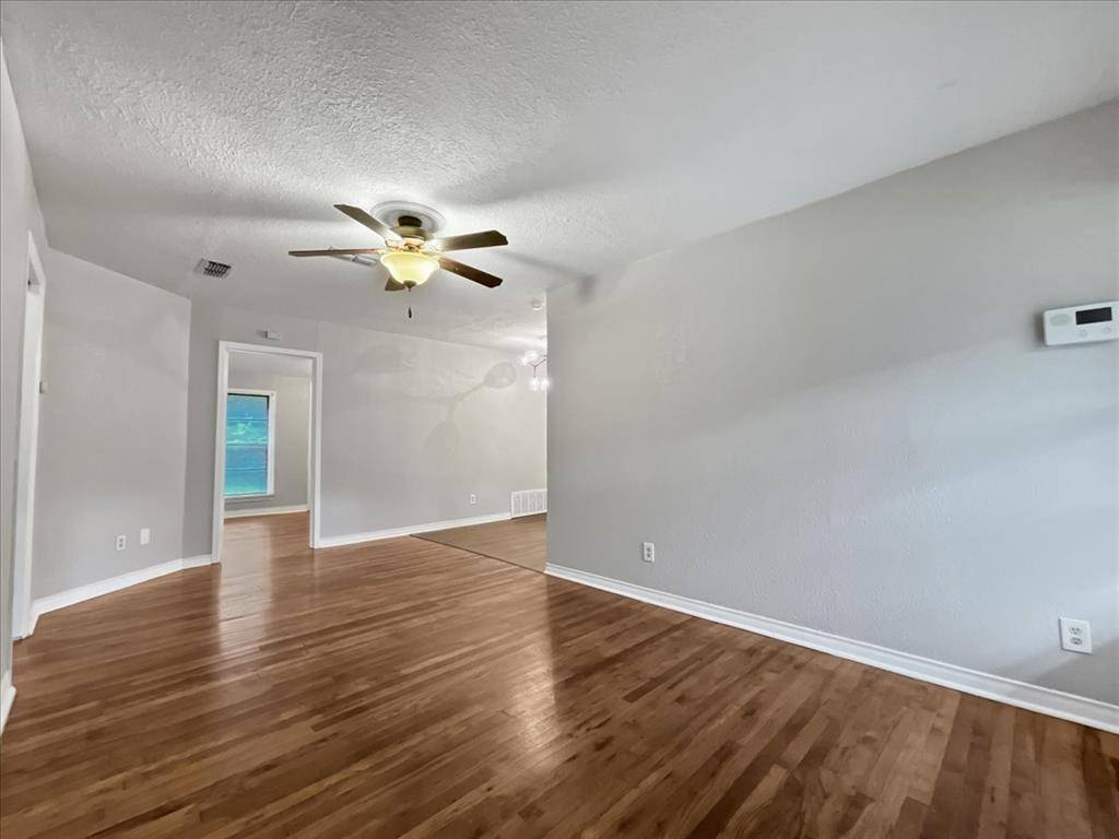 4929 Donnelly Avenue, Fort Worth, TX 76107
