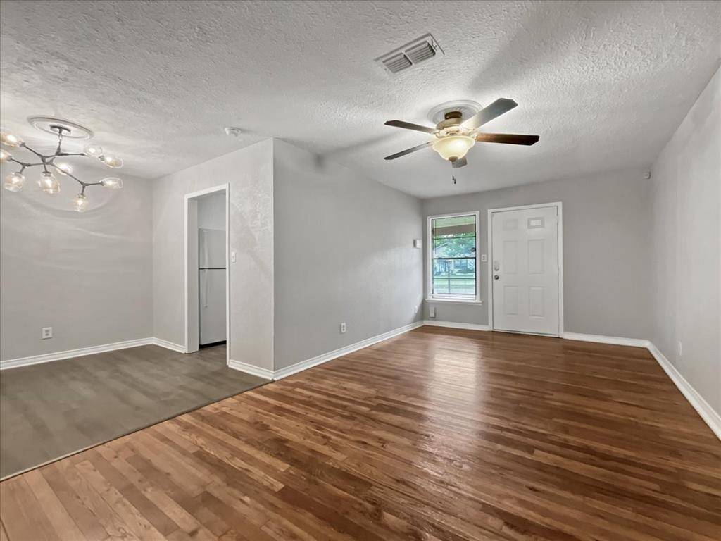 4929 Donnelly Avenue, Fort Worth, TX 76107