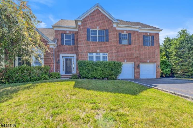 16 Commanders Ct, Totowa Boro, NJ 07512