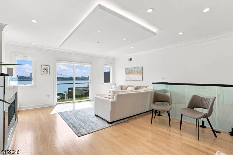 1439 River Rd #1, Edgewater Boro, NJ 07020