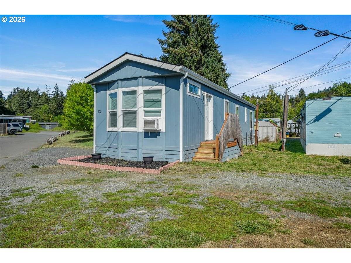 1453 N PACIFIC HWY #12, Cottage Grove, OR 97424