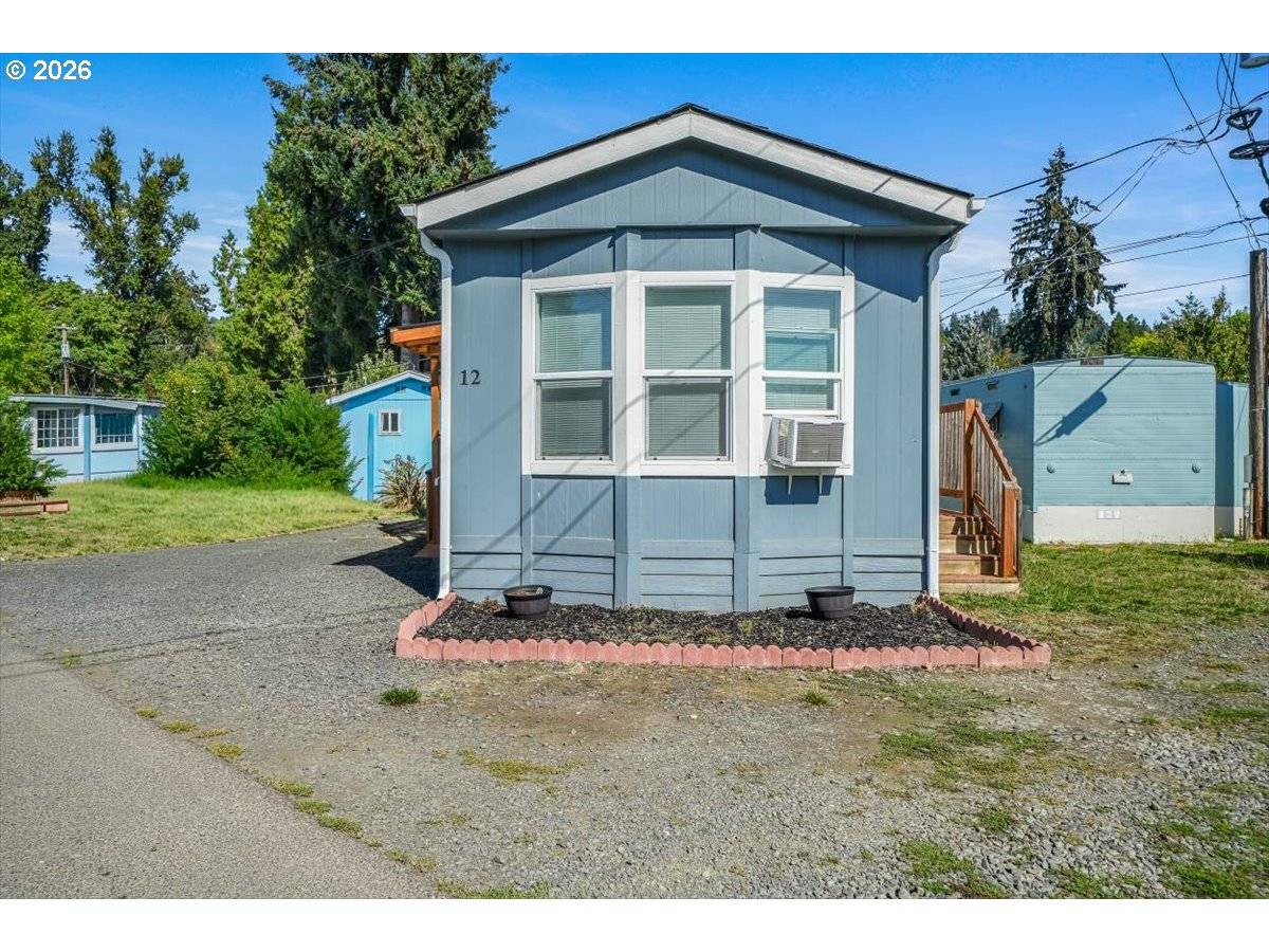 1453 N PACIFIC HWY #12, Cottage Grove, OR 97424