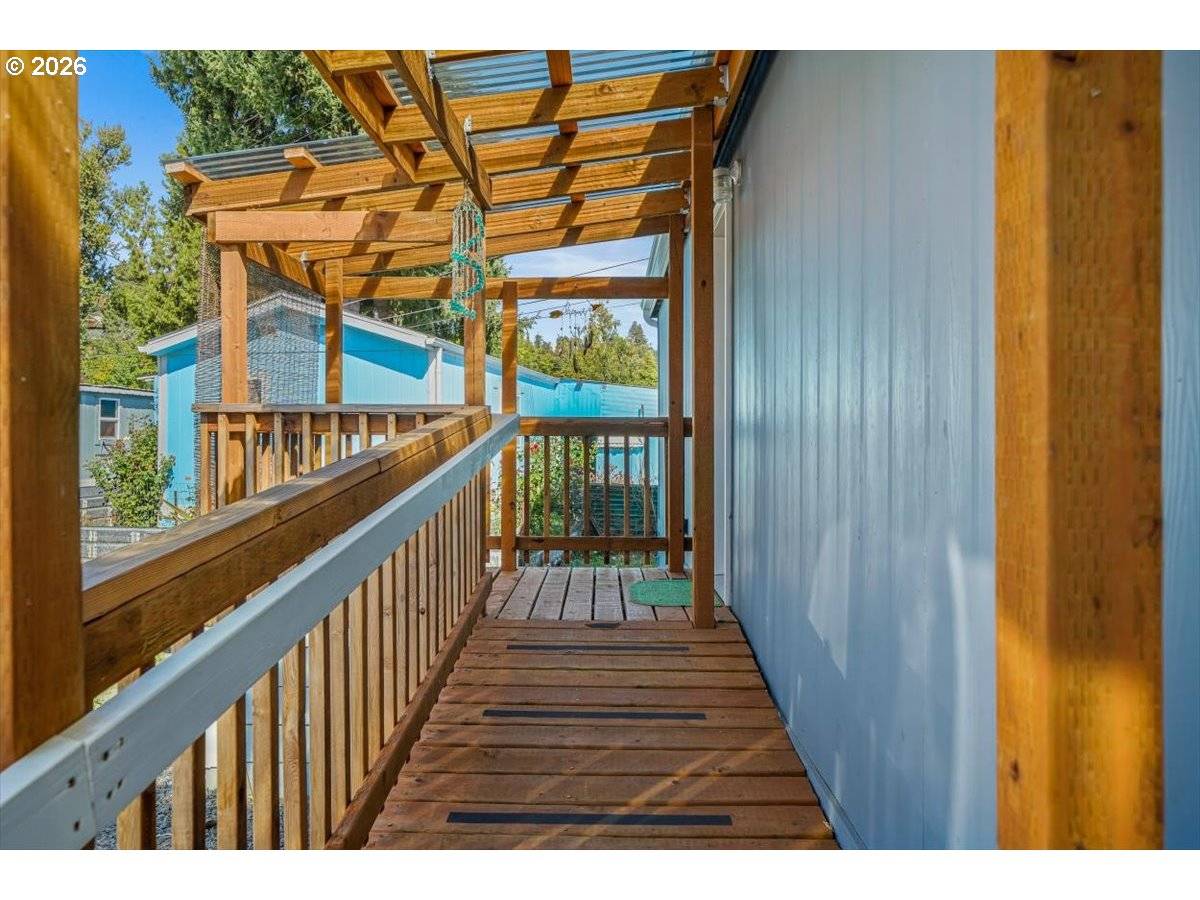 1453 N PACIFIC HWY #12, Cottage Grove, OR 97424