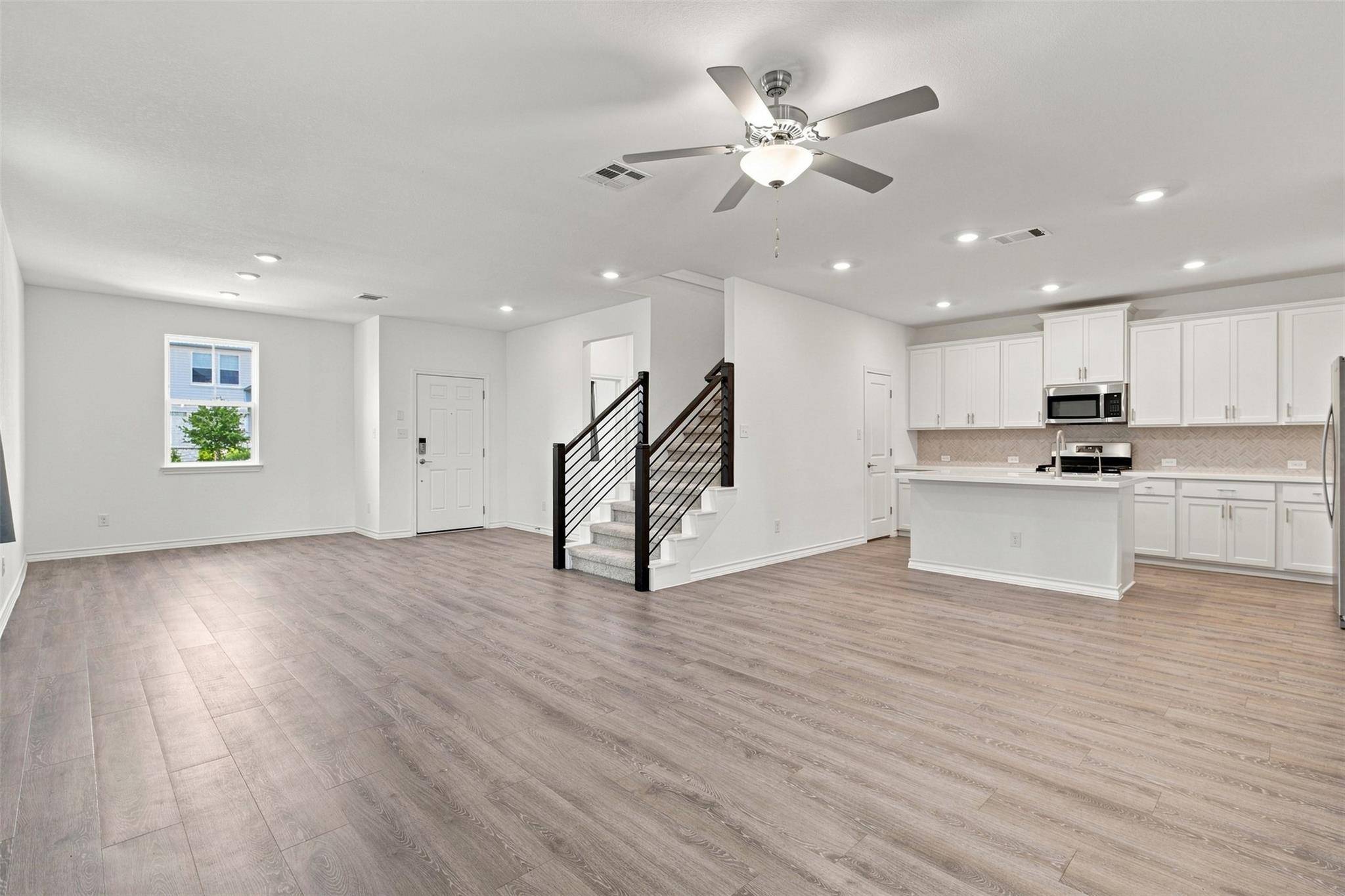 102 Gracie WAY, Hutto, TX 78634